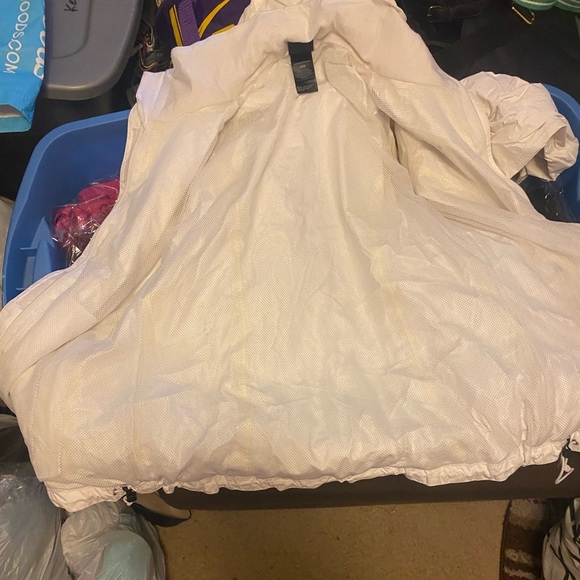 The North face women’s white light jacket size Medium - Picture 7 of 8